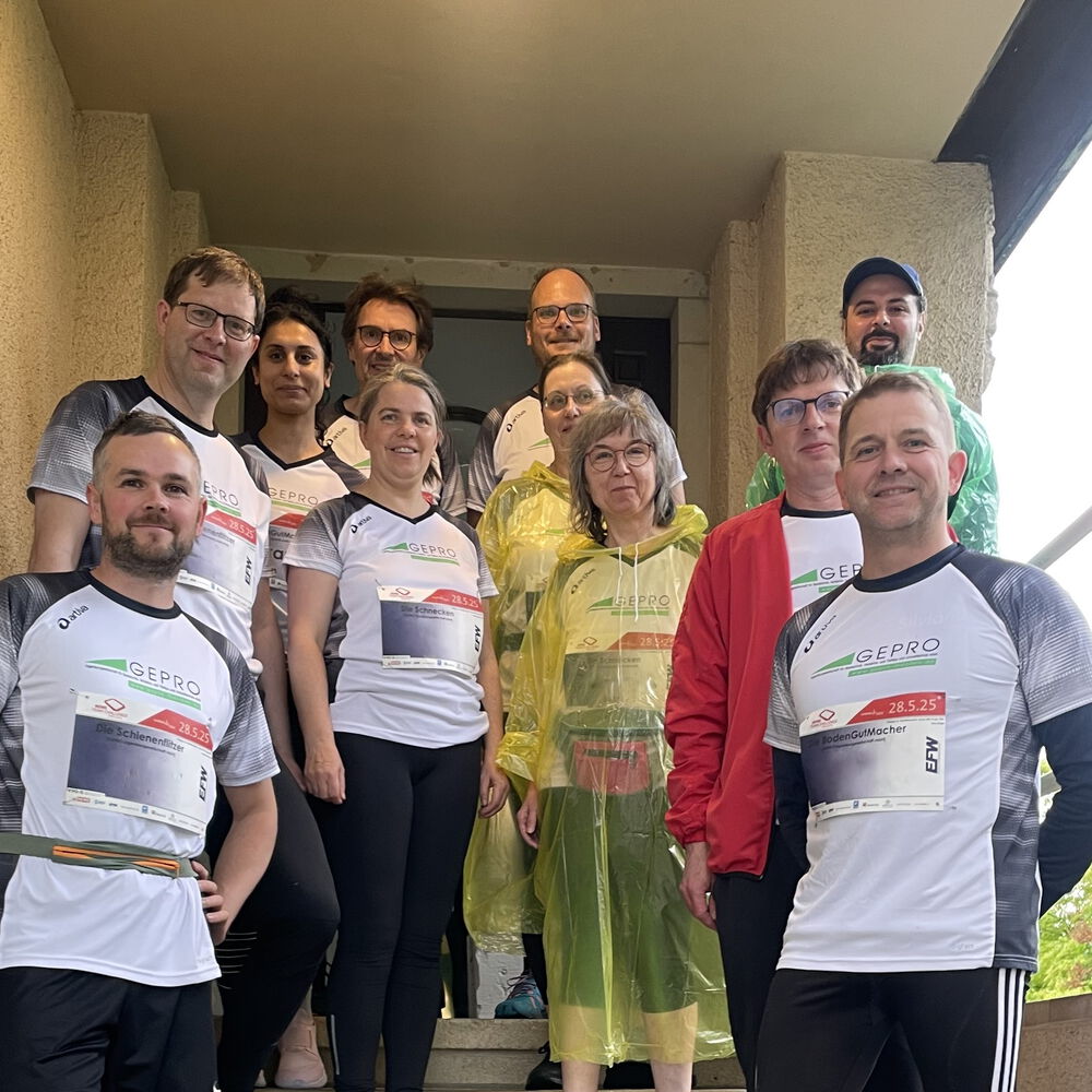 Gruppenbild der Mannschaft der GEPRO Ingenieurgesellschaft für die Rewe Team Challenge 2025