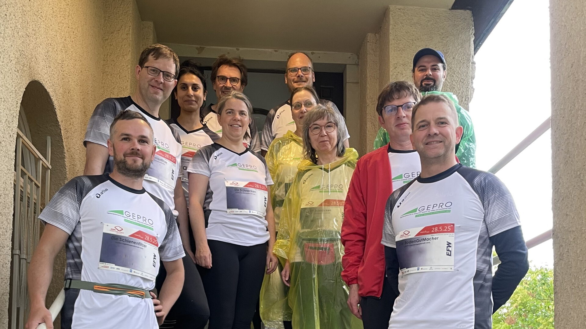 Gruppenbild der Mannschaft der GEPRO Ingenieurgesellschaft für die Rewe Team Challenge 2025
